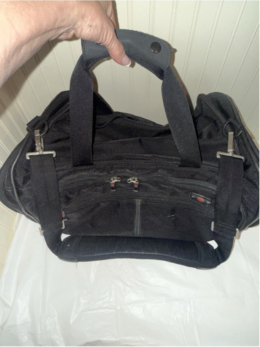 Victorinox Swiss Army Duffel Travel Duffel/Carry All Bag crossbody strap black